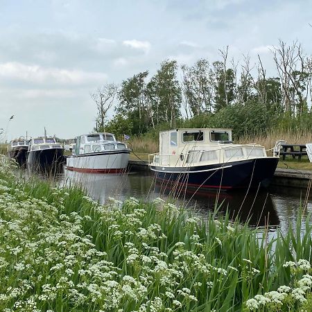 Boat Ella - Kamperen Op Het Water -Niet Om Mee Te Varen -Read Host Profile-Lees Hostprofiel Jutrijp Exteriör bild