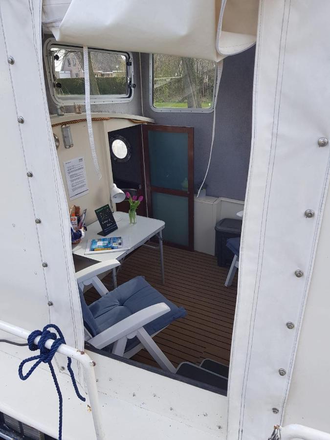 Boat Ella - Kamperen Op Het Water -Niet Om Mee Te Varen -Read Host Profile-Lees Hostprofiel Jutrijp Exteriör bild