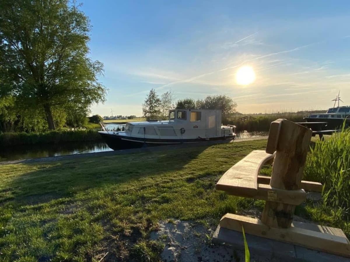 Boat Ella - Kamperen Op Het Water -Niet Om Mee Te Varen -Read Host Profile-Lees Hostprofiel Jutrijp Exteriör bild